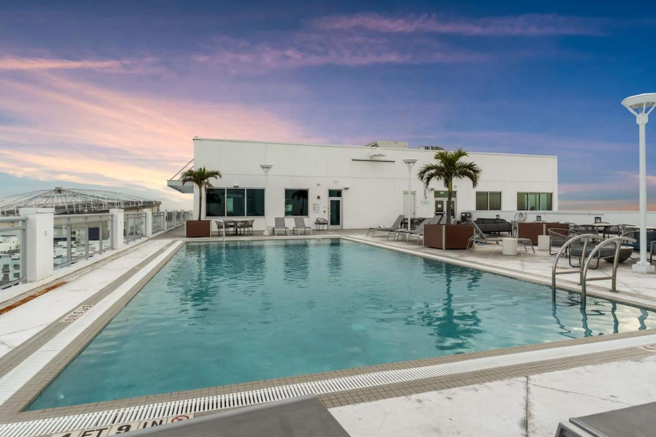 Modern 2 Bed Getaway Steps From Tropicana Field San Petersburgo Exterior foto